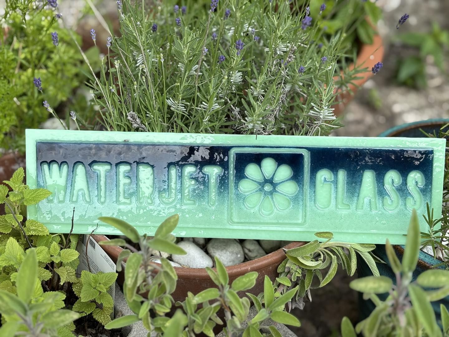 WaterJet Glass
– Waterjet Glass